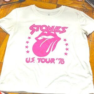 Preppy concert tshirt
Loose fit
